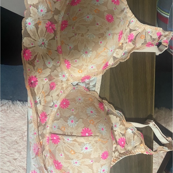 PINK Victoria's Secret Other - Floral wireless bra